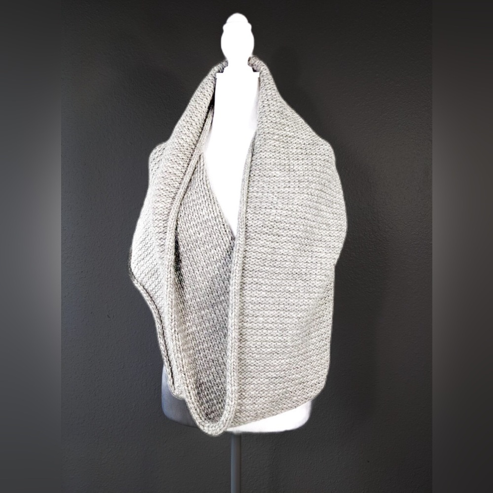 Club Monaco Gray Knit Scarf